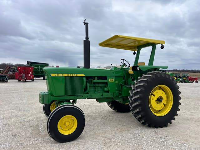 Image of John Deere 4320 equipment image 3