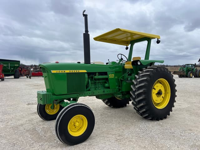 Image of John Deere 4320 equipment image 2