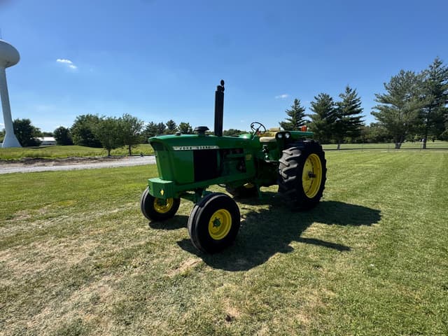 Image of John Deere 4320 equipment image 1