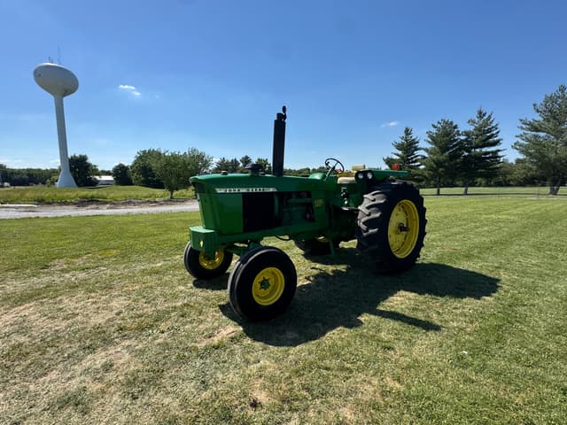 Image of John Deere 4320 equipment image 2