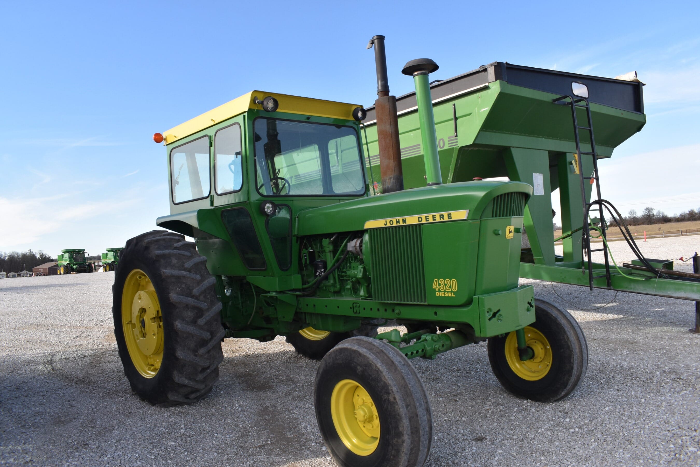 John Deere 4320 Equipment Image0