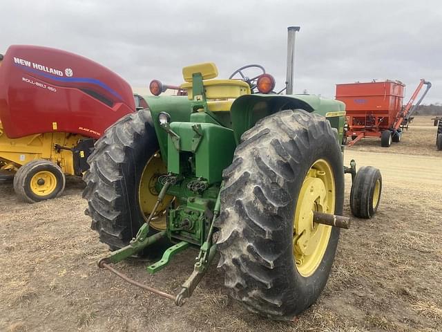 Image of John Deere 4320 equipment image 3