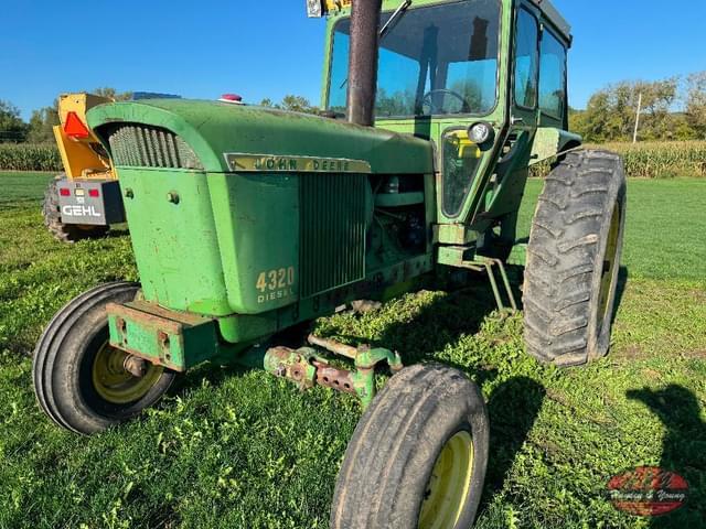 Image of John Deere 4320 equipment image 1