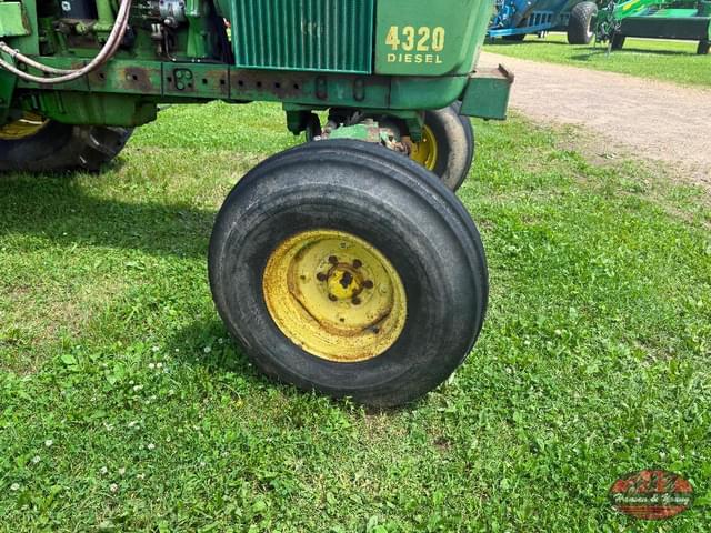 Image of John Deere 4320 equipment image 4