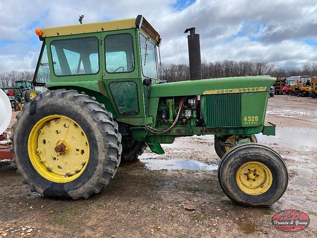 Image of John Deere 4320 equipment image 1