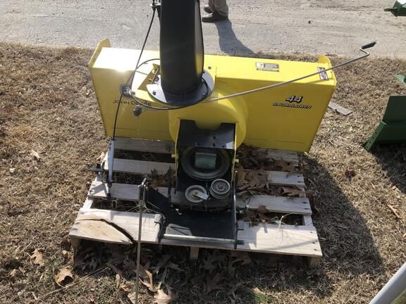 Main image John Deere 44" Snowblower