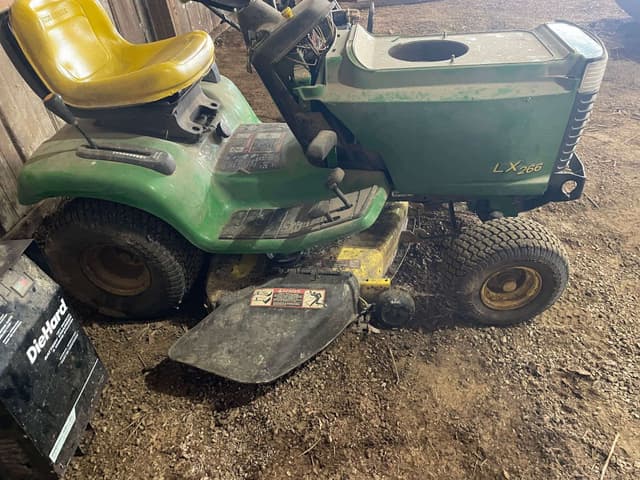 Image of John Deere LX266 equipment image 3