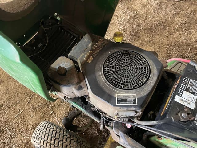 Image of John Deere LX266 equipment image 4