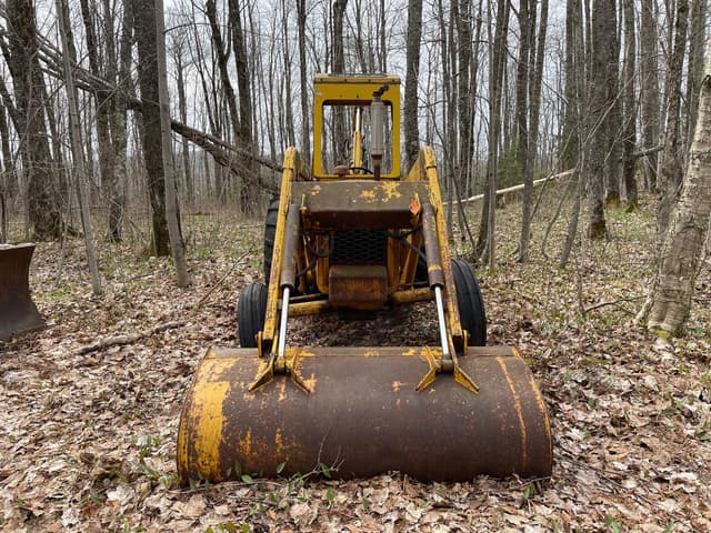 Image of John Deere 440 equipment image 2