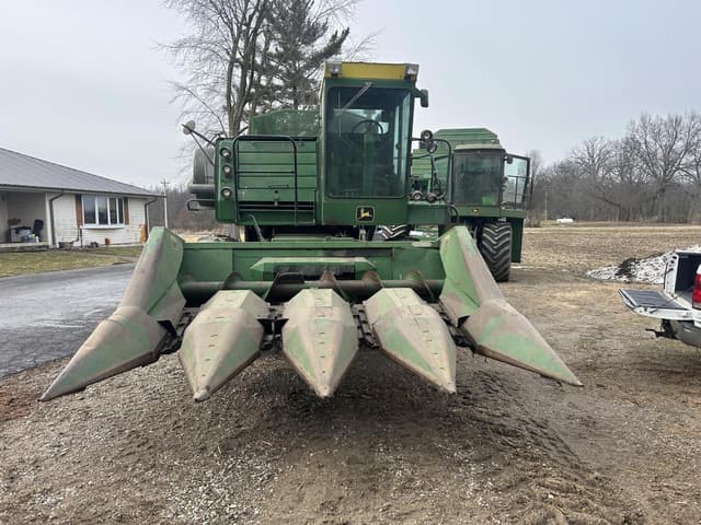 Image of John Deere 4400 equipment image 4