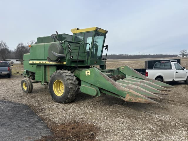 Image of John Deere 4400 equipment image 2