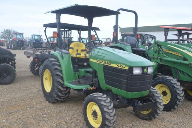 Image of John Deere 4400 equipment image 3