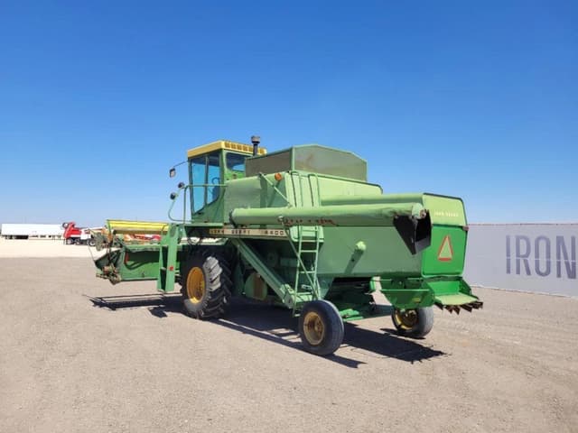 Image of John Deere 4400 equipment image 2