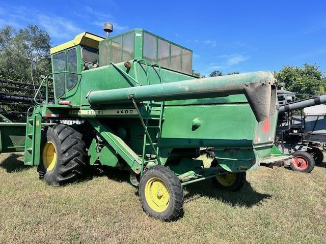 Image of John Deere 4400 equipment image 1