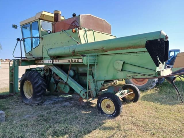 Image of John Deere 4400 equipment image 3