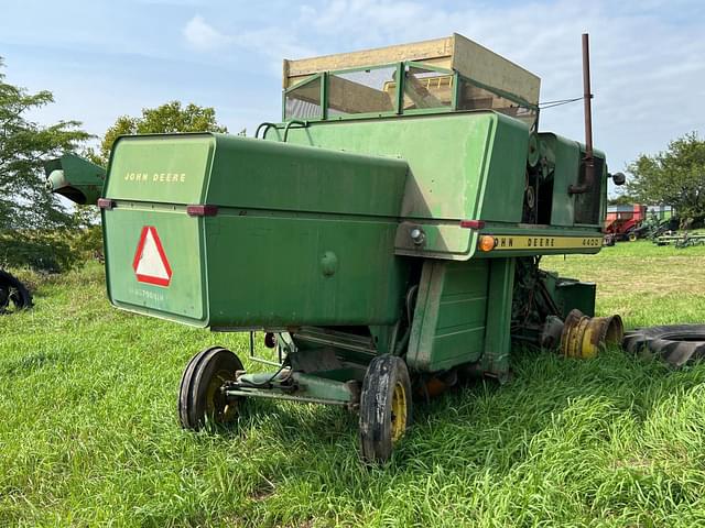 Image of John Deere 4400 equipment image 4