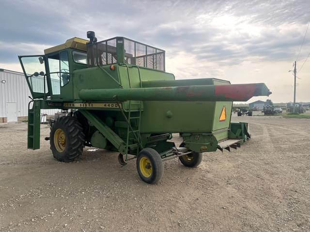 Image of John Deere 4400 equipment image 2