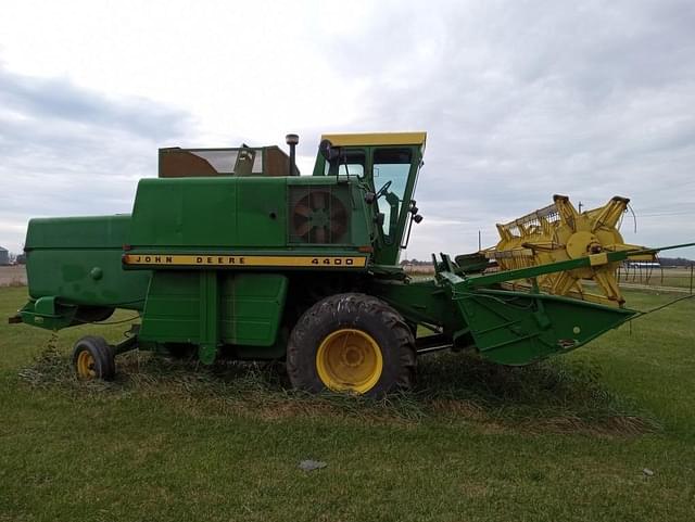 Image of John Deere 4400 equipment image 2