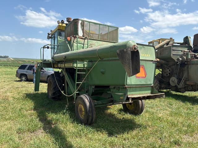 Image of John Deere 4400 equipment image 2