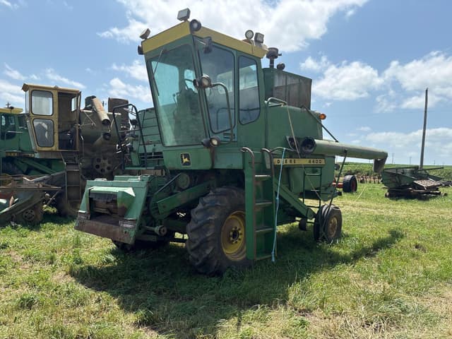 Image of John Deere 4400 equipment image 1