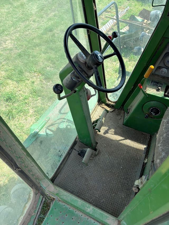 Image of John Deere 4400 equipment image 4