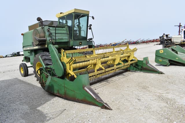 Image of John Deere 4400 equipment image 3