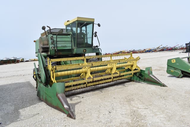 Image of John Deere 4400 equipment image 2