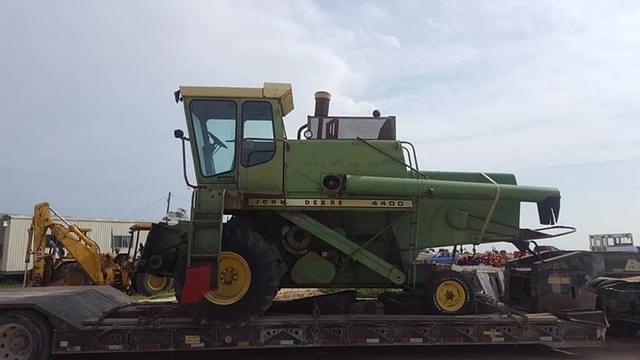 Image of John Deere 4400 equipment image 2