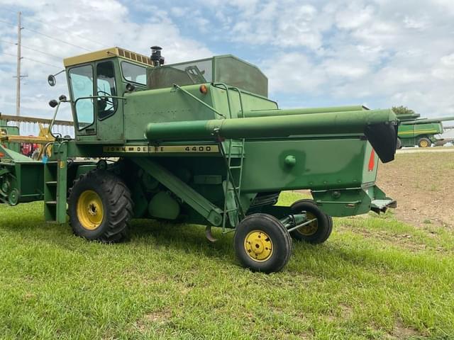 Image of John Deere 4400 equipment image 2