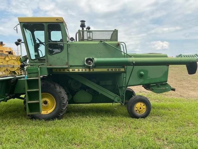 Image of John Deere 4400 equipment image 1