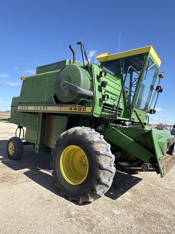 Image of John Deere 4400 equipment image 2