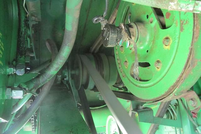Image of John Deere 4400 equipment image 3
