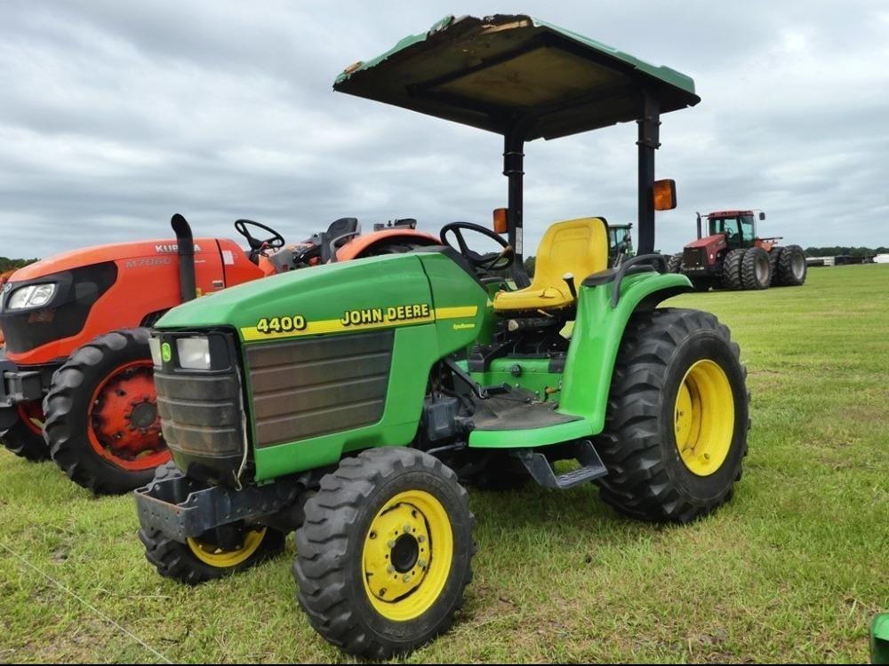 John Deere 4400 Equipment Image0
