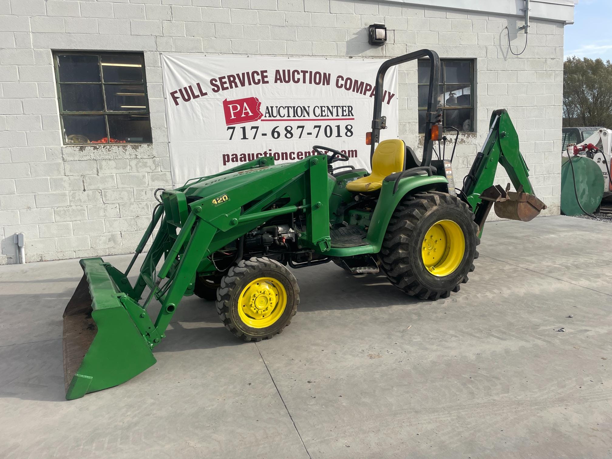 John Deere 4400 Equipment Image0