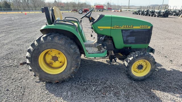 Image of John Deere 4400 equipment image 4