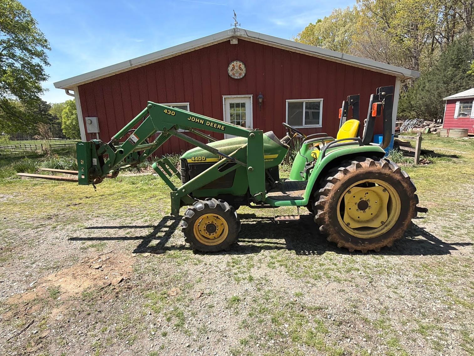 John Deere 4400 Equipment Image0