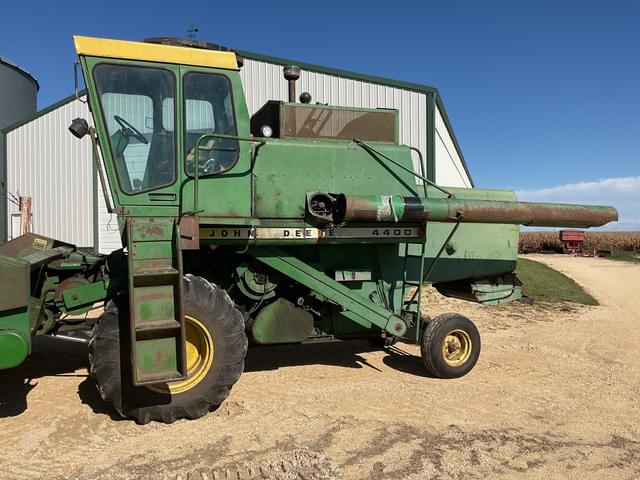 Image of John Deere 4400 equipment image 1
