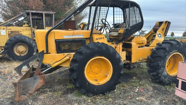 Image of John Deere 440B equipment image 1