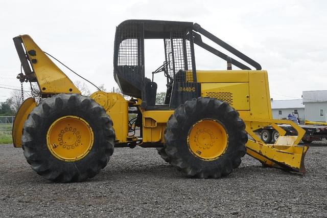 Image of John Deere 440C equipment image 2