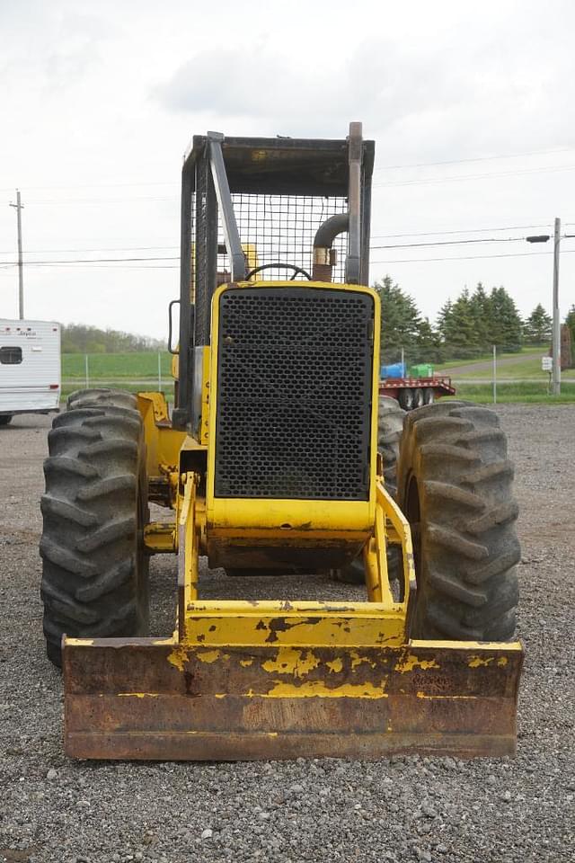 Image of John Deere 440C equipment image 4