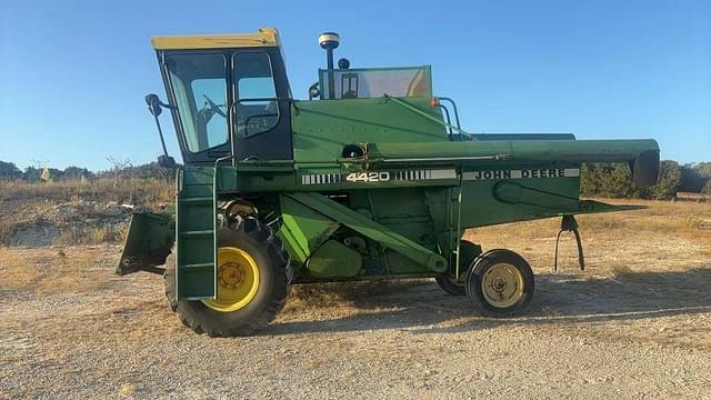 Image of John Deere 4420 equipment image 1