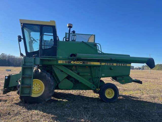 Image of John Deere 4420 equipment image 1