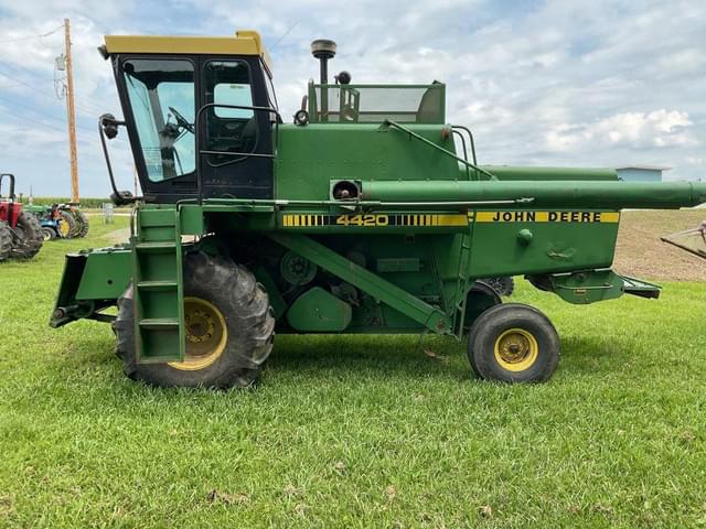 Image of John Deere 4420 equipment image 1