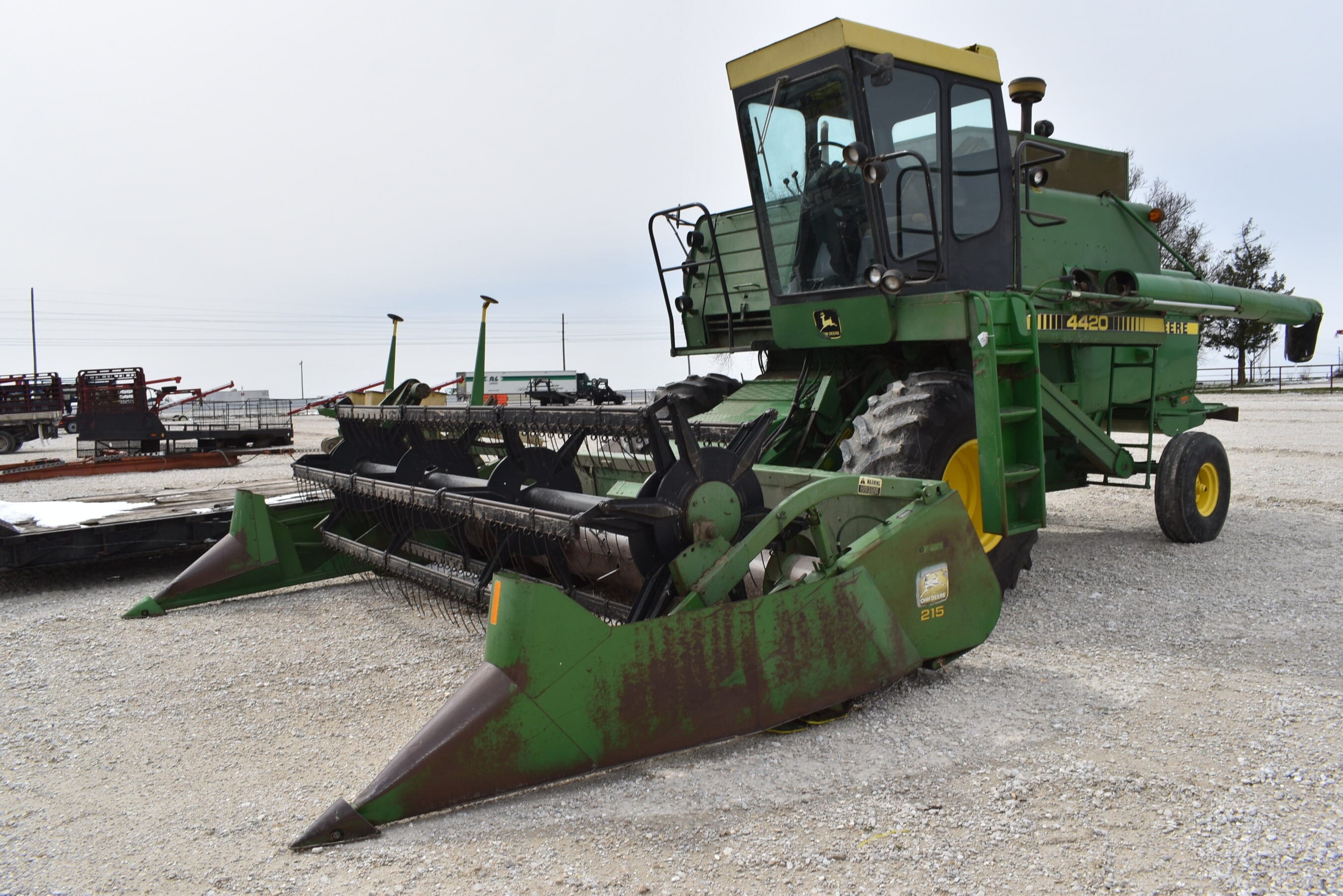 John Deere 4420 Equipment Image0