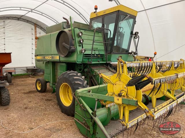 Image of John Deere 4420 equipment image 1