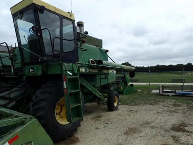 Image of John Deere 4420 equipment image 1