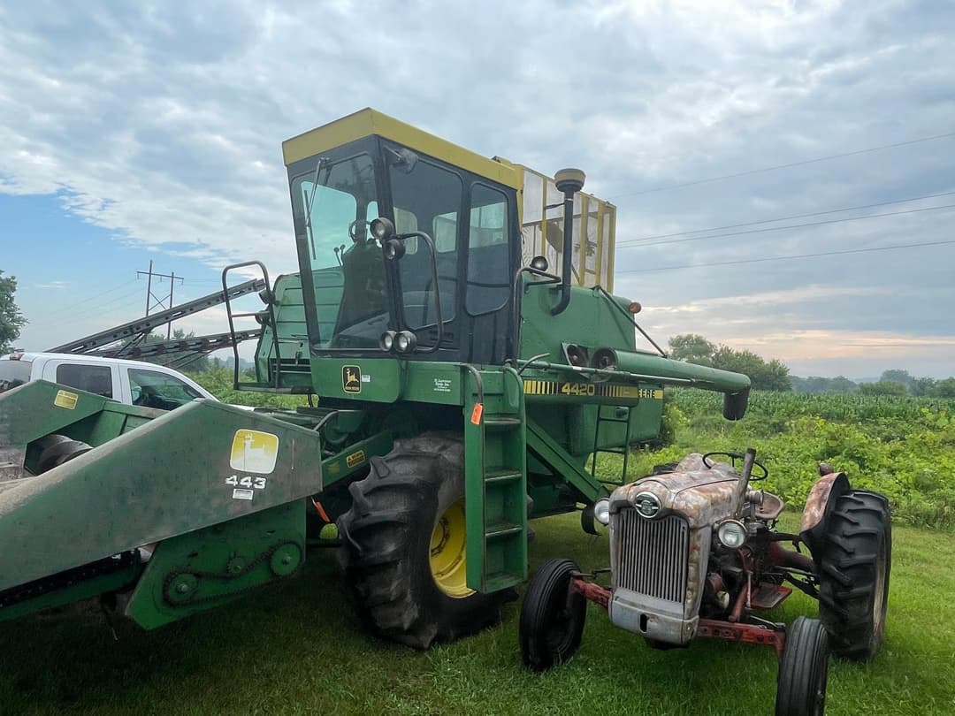 Image of John Deere 4420 Primary image
