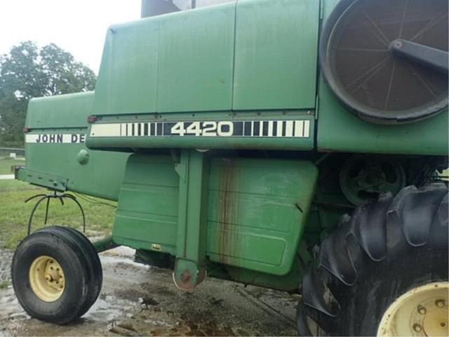 Image of John Deere 4420 equipment image 3