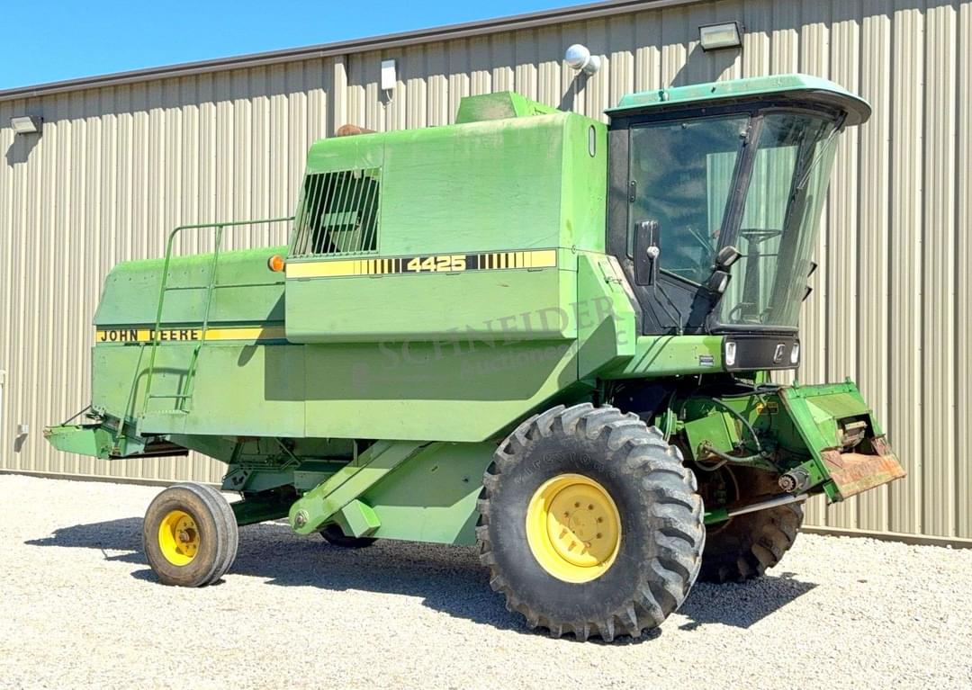 Image of John Deere 4425 Primary image