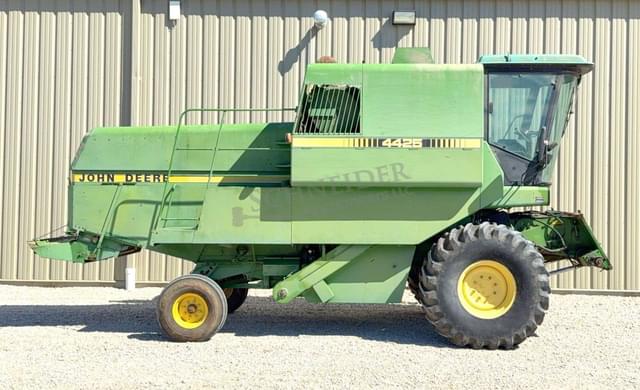 Image of John Deere 4425 equipment image 2